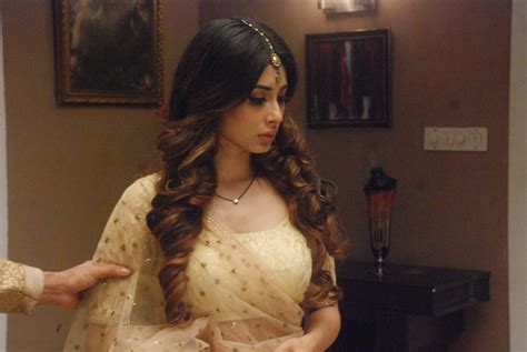 Mouni Roy Looks Breathtakingly Beautiful As Shivangi On Naagin 2