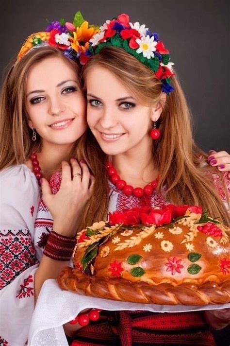 Pin By Ольга Лавриненко On Ukraine Ukrainian Women Folk Fashion