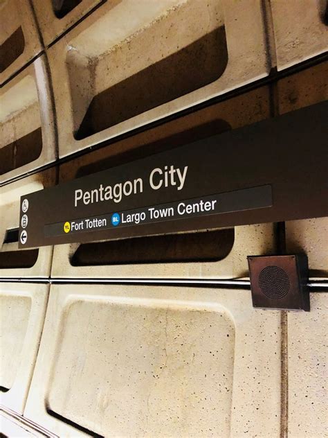 Pentagon City Metro Station 27 Photos And 37 Reviews Metro Stations