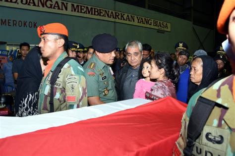 Infopublik Panglima Tni Beri Penghormatan Terakhir Untuk Korban