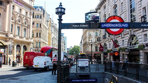 Piccadilly Circus Nightlife — Zedwell