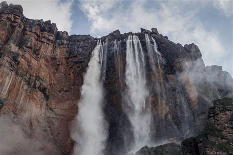 Angel falls, the highest uninterrupted water fall is located in the venezuela, the paradise of caribbean beaches. Salto Ángel Wasserfall in Venezuela | Urlaubsguru