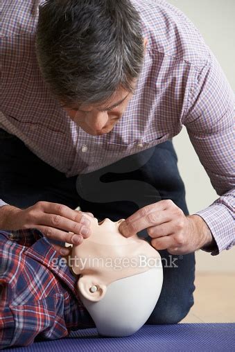 Man In First Aid Class Performing Mouth To Mouth 이미지 495736836 게티이미지뱅크