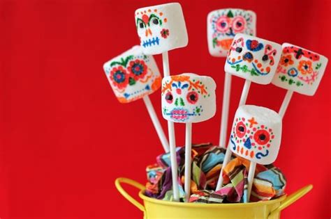 Day Of The Dead Marshmallow Sugar Skull Pops With Images Day Of The