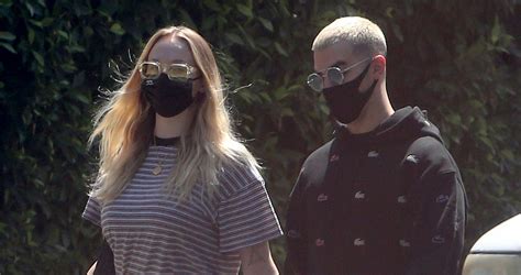 Joe Jonas Sophie Turner Step Out For First Time Since Welcoming Daughter Willa Joe Jonas