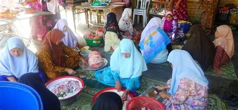 Hubungan sosial ini dapat dibangun jika masyarakatnya melakukan kegiatan gotong royong. Amalan bergotong-royong: AMALAN GOTONG ROYONG DAPAT ...