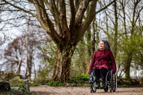 hoe ga je om met iemand in een rolstoel max geeft vijf tips foto gelderlander nl