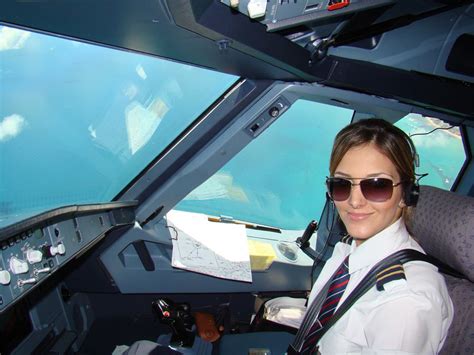 Cockpit selfie: Glam female pilot living the dream - Storytrender