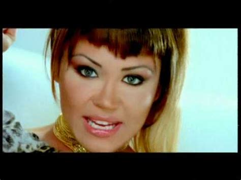 Şarkıcı esra balamir, önceki gece premium isimli mekandan çıkarken görüntülendi. Esra Balamir Hainsin HD 720p - YouTube