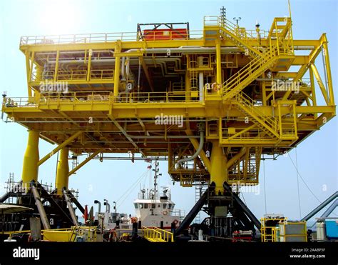 Oil Rig Construction Yard Hi Res Stock Photography And Images Alamy