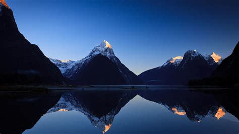 Milford Sound New Zealand Traces Of The Sea In The Green Valley Of