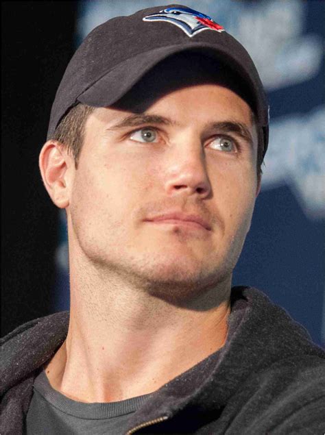 Robbie Amell Net Worth, Bio, Height, Family, Age, Weight, Wiki