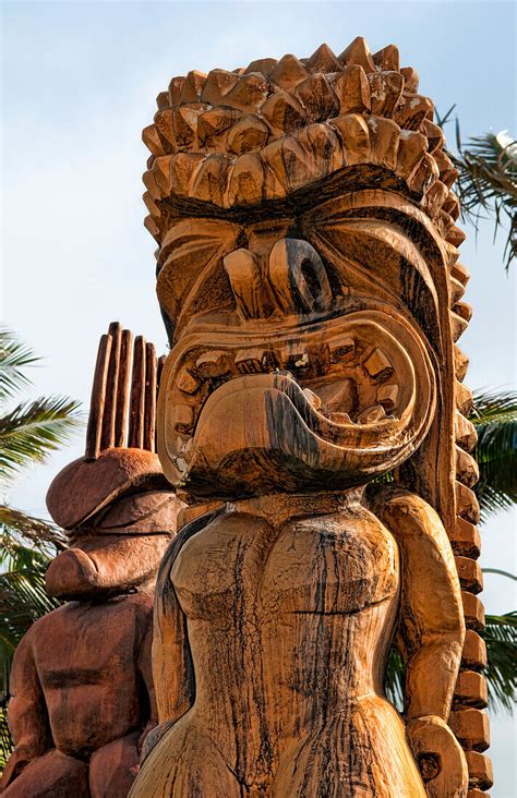 Hawaii Oahu Large Wooden Tiki Statues License Image 70518799 Lookphotos