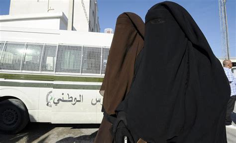 Décret Gouvernemental Le Port Du Niqab Désormais Interdit Dans Les Institutions Publiques En
