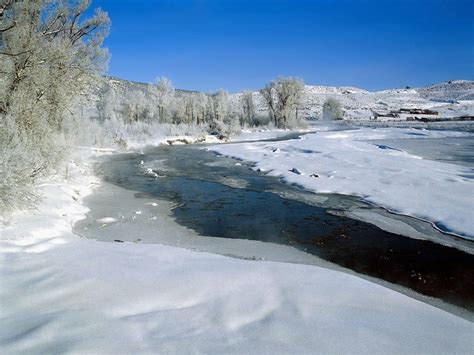 Wallpaper Frozen River