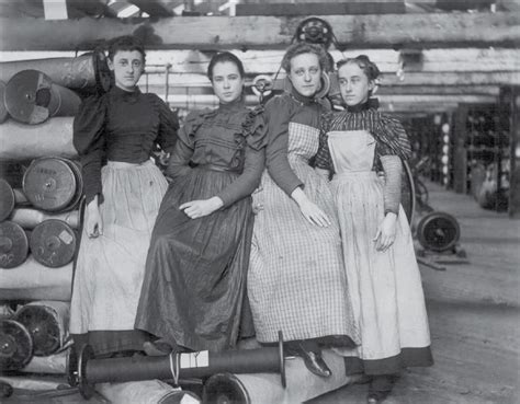 Women Mill Workers 1800s Women Women In History Historical Photos