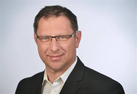 Mit kiel verbinde ich aus irgendeinem grund immer diese fast gleich aussehenden einfamilienhäuser, die mit mehr oder weniger kleinen grundstücken entlang kleiner, verkehrsbeschränkter straßen aufgefädelt sind. Das Unternehmen - Müllverbrennung Kiel (MVK)