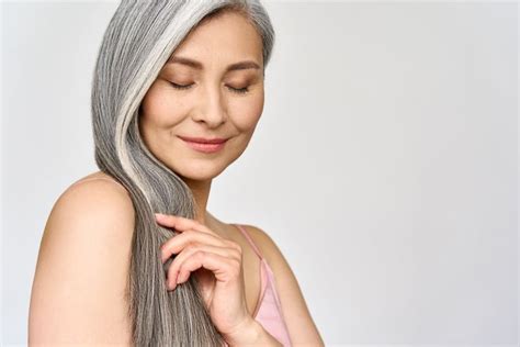 2024 graying hair trends stylist predictions