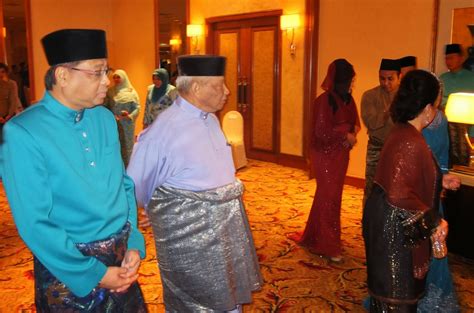 Datuk seri ismail bin bakar jest 14., a spoczywa pierwszy sekretarz z rządem malezji od 29 sierpnia 2018 r. Kee Hua Chee Live!: FASHION DESIGNER JOVIAN MANDAGIE ...