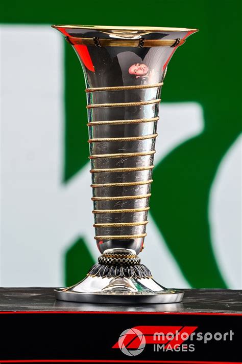 Por qué la F1 no entrega el trofeo de campeón en la última carera