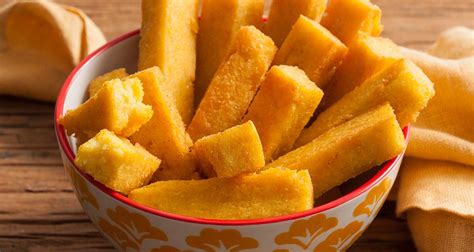 Mas, voltando para a polenta frita, essa é uma daquelas receitinhas típicas de boteco. Polenta Frita Fácil de Fazer - Veja a receita