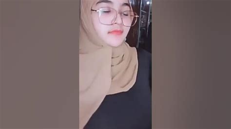 Cewek Jilbab Cantik Toge Kacamata Goyang Youtube