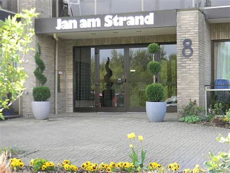 Das appartementhaus mit dem maritimen flair liegt in erster reihe hinterm deich und nur eine gehminute vom schönen döser sandstrand entfernt. "Jan am Strand" Apartment 417, Cuxhaven, Stickenbüttel ...