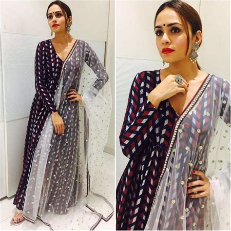 Why leave the house sporting the same ol' ponytail when you can whip up one of these chic hairstyles just as fast? 9 Super Easy Anarkali Hairstyles (With Step-By Step ...