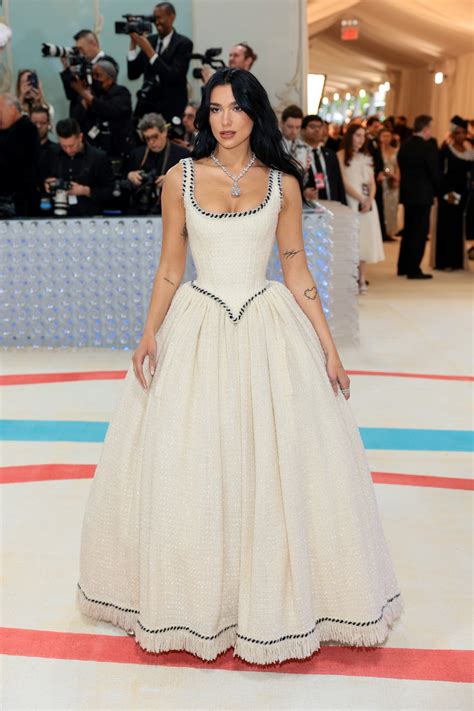Dua Lipa En La Met Gala 2023 Y El Vestido De Princesa Chanel