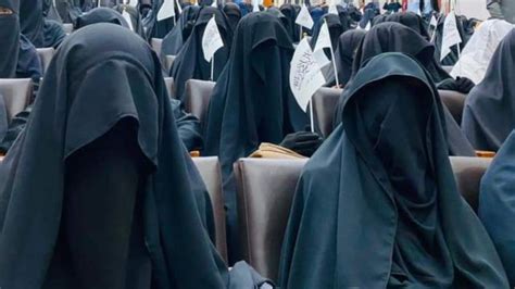 طالبان کی حامی خواتین کی وائرل تصاویر کیا سر تا پا سیاہ برقع افغان کلچر ہے؟ Bbc News اردو