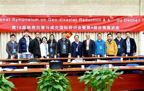 Professor Cheng Qiangong Led Young Teachers Participated In The 18th