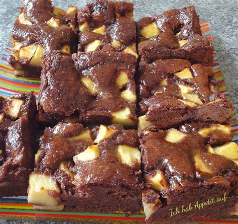 Da in dem teig sehr viele äpfel verbacken werden, ist der kuchen richtig schön fruchtig, ein bisschen klitschig und vor allem sehr lecker. Ich hab Appetit auf ... : Schoko-Apfel-Kuchen