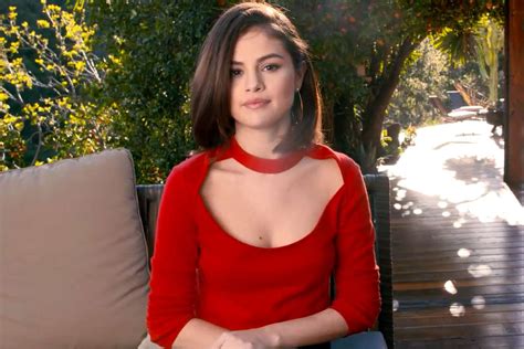 Selena Gomez Does Vogues 73 Questions Interview