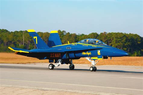 Incredible Images Of The Blue Angels Aerobatic Team Military Machine