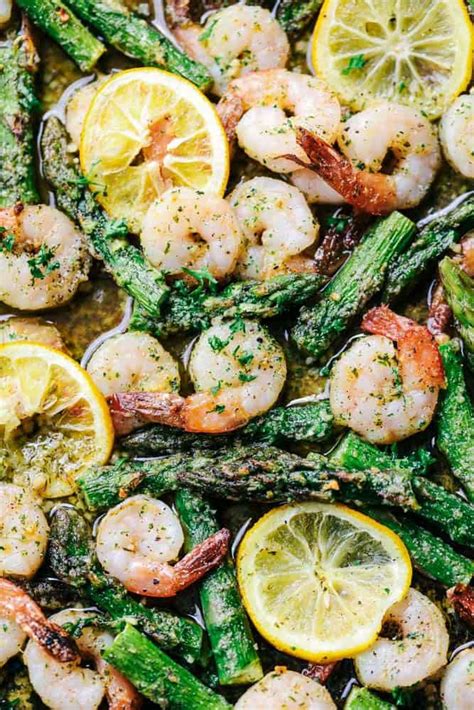Lemon garlic butter shrimp with asparagus. Sheet Pan Lemon Garlic Butter Shrimp with Asparagus | The ...