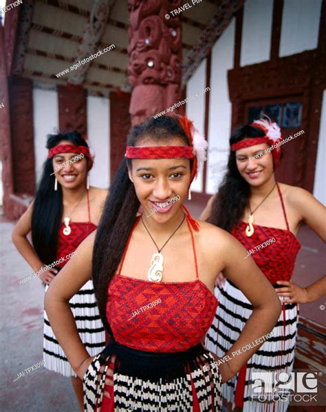 Maori Girls Dressed In Maori Costume Traditional Costume Rotorua
