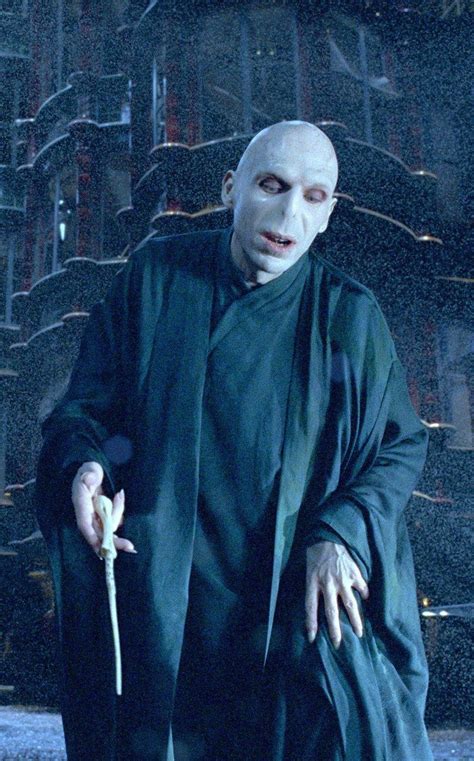 Harry potter est un jeune apprenti sorcier. Voldemort : Coloriage Voldemort à imprimer et colorier