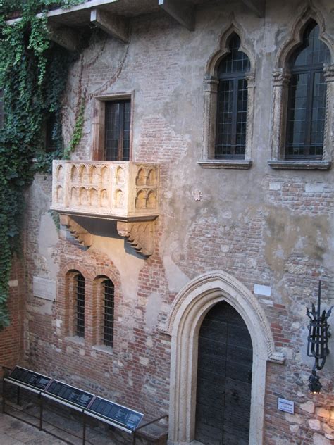 Romeo und julia von wiliam shakespiere. File:Verona-Juliet's balcony.jpg - Wikimedia Commons