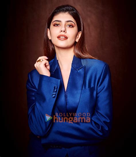 Sanjana Sanghi Photos Images Hd Wallpapers Sanjana Sanghi Hd Images