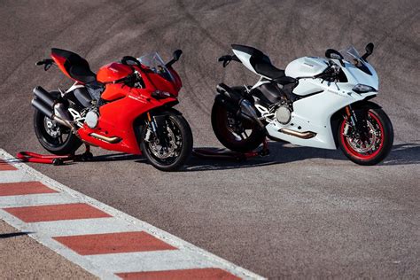 The 959 panigale corse represents the highest sporting expression of the famous twin cylinder from borgo panigale. Ducati 959 vs. 899 Panigale - what's... | Visordown