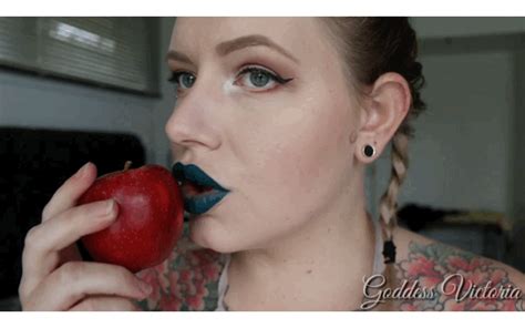 Cruel Seductress Goddess Victoria Green Lips Red Apples