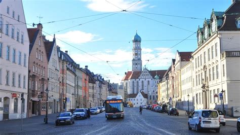 Augsburg is a lovely city of about 266,000 people in the german bundesland (federal state) of bavaria (german: Augsburg: Nachts Party, tagsüber Leere: So ist es im Süden ...