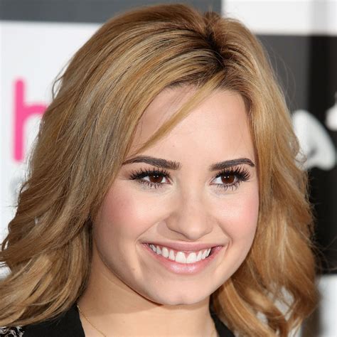 would you have thought to put these eye makeup colors demi lovato is wearing here together