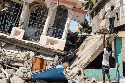 Haiti Quake Death Toll Nears 1300 As Us Deploys Search Teams Bloomberg