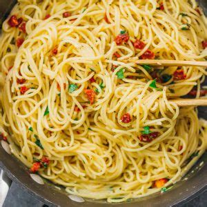 Peel and finely chop the garlic, deseed and finely chop the chilli and rinse and finely slice the spring greens. One Pot Spaghetti Aglio e Olio - Savory Tooth