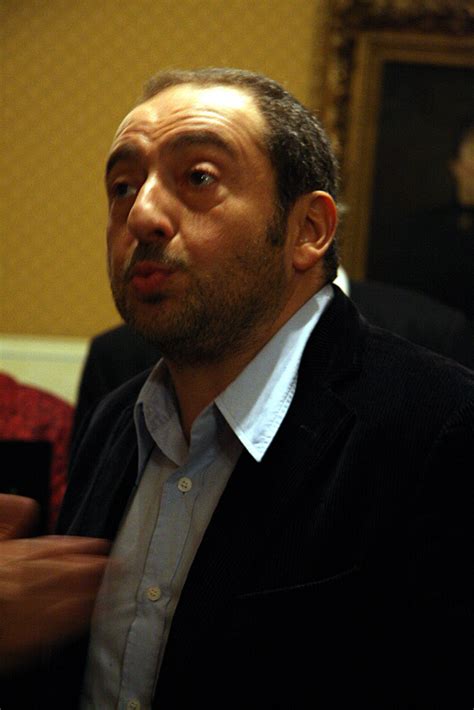 L'humoriste entend renouer avec la veine corrosive et le mordant qu'on lui a toujours connu. Films avec Patrick Timsit - Filmographie