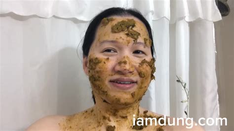 Tiktok Influencer Covers Herself In Her Own Poo And Eats It