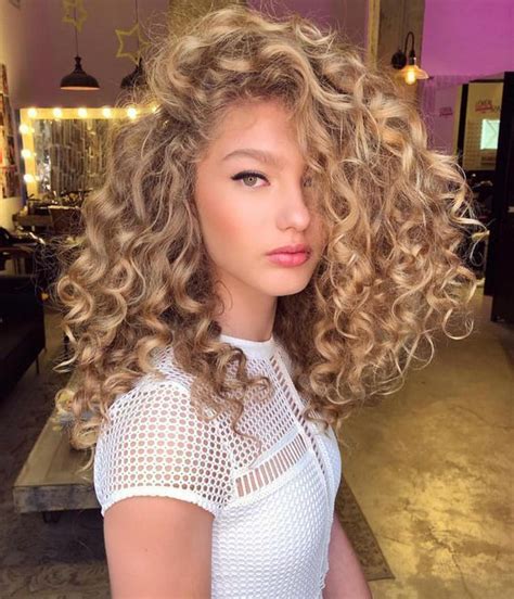 Spiral Perm Vs Regular Perm Spiral Perm Hairstyles And Tips