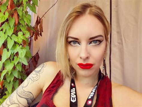 🤘 🎤 laura guldemond 🎤 🤘 on instagram “chilling in the backyard of the backstage in munich