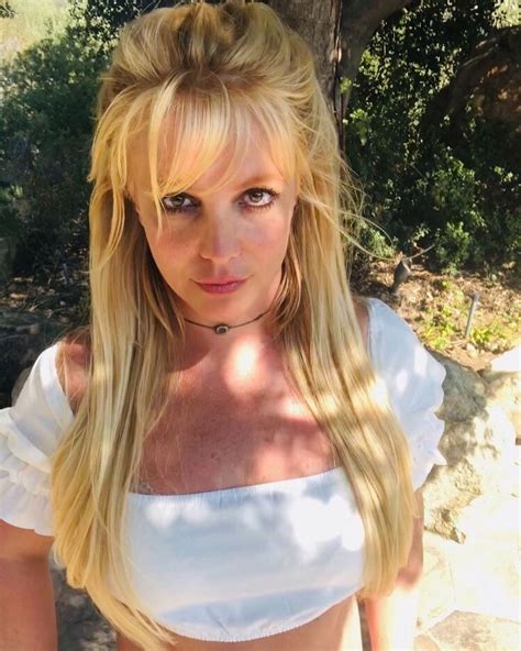 Britney Spears S Tits In Deep Cleavage 11 Selfies The Fappening